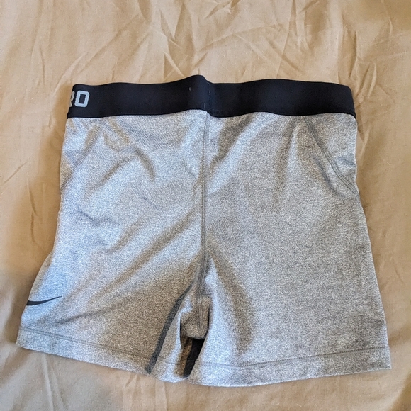 Nike pro shorts - Picture 2 of 3
